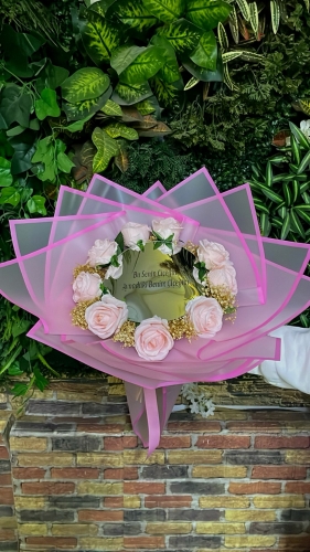 BU SENİN ÇİÇEĞİN AYNADAKİ BENİM ÇİÇEĞİM